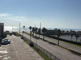 Ocean View Top Floor | 2 Pools| HotTub |GYM|Tennis