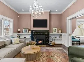 Luxury 2BR Executive Near DT Off Street Parking