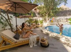 La Veleta Hotel - Jungle Gem - Pool View