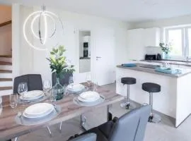 Exklusives Ferienhaus Finja mit Sauna, Garten & offener Wohnküche