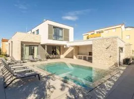 Cozy Home In Umag With Private Swimming Pool, Can Be Inside Or Outside