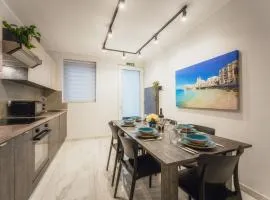 NEW - Only Suites Modern 2-Bedroom Maiosnette with Private heated Jacuzzi by SF Homes