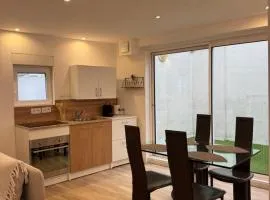 Charming Little House with patio