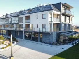 Apartament Niebieski Centrum Sarbinowo w budynku z restauracją