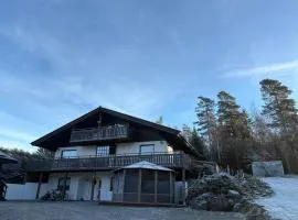 Mysigt boende med bastu och kamin