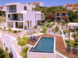 Luxury villa Mar with infinity pool in Rab, hotel v destinaci Palit