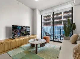 Downtown lifestyle - Luxury condo & Rooftop Pool