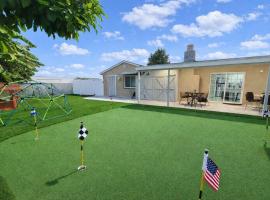Disneyland Lux Villa 6BR 4BA Mini Golf Arcade Game, hotel di Anaheim
