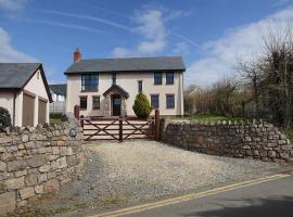 4 Bed in Gower oc-hh151, хотел в Лангенит
