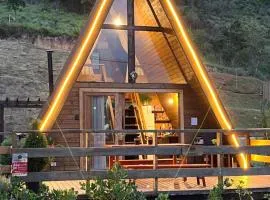 Chalé romântico com hidro, lareira e churrasqueira na Serra