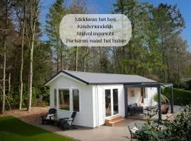 StayatSas Sam, middenin het bos, kindvriendelijk, stijlvol ingericht, parkeren naast het huisje,veel privacy, ruime tuin