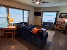 The More the Merrier! Sleeps up to 10, Hotel in Bozeman