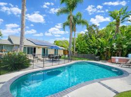 Rainforest Villa 4 Bedroom PoolSpa Walk2Disneyland, hotel in Anaheim
