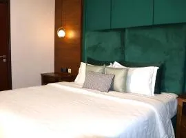 Bentley Luxury Suite - ON320 Colombo 02