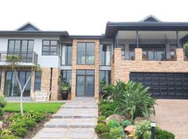 Luxury Seabreeze Villa with private pool and views, hotel i Pennington