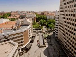 Real encanto para 8, al pie de Plaza España