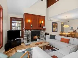 Les Eaux 3BR, Sauna, Fireplace and Jacuzzi Access