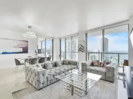 Spacious Luxury Apartment at Beachwalk Resort with Ocean Views and Private Foyer