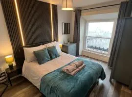 two bed Seafront apartment - sea views