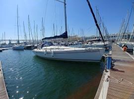 Sleep on a Sailboat in Lisbon a unique stay, luxuskemping Lisszabonban