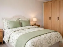 Cozy Ballintemple Pad, 2BR Near City with Parking