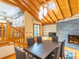 Espectacular casa con jardín próxima a Pamplona, hotel in Zizur Mayor