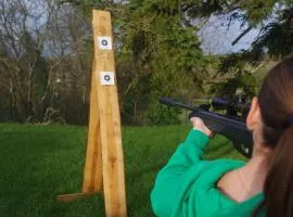 CHEZ MITCH EN CAMPING CAR et grand espace extérieur