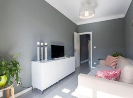 2-bedroom flat in Moscavide near FIL and Arena, Hotel in Loures