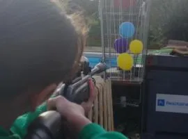 CHEZ MITCH EN CAMPING CAR et grand espace extérieur