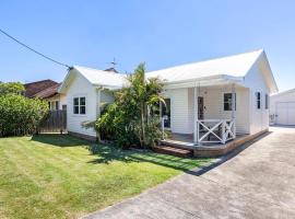 Shoal Bay Beach House & Garden Suite - 200m to iconic beach, hotel i Shoal Bay