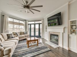 Condo with Deck Waterfront Lake Norman Retreat!, hotel i Mooresville