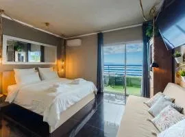 Elegant Beachfront Studio with Balcony & Ocean View in Playa Paraíso