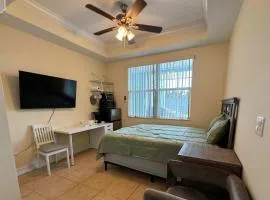 NEW Beach Escape - Queen Studio near Naples