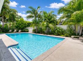 Palm Villa Disneyland Pool 4 Bedroom 3 Bath HotTub, hotel in Anaheim