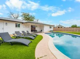 Private Pool Haven Backyard & Putting Green