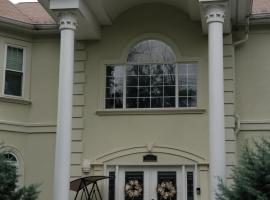 Susu's-Luxurious 2 bedroom 2 bath apartment 1200SF, khách sạn ở Derwood