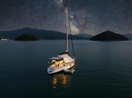 Pernoite e Passeio no Veleiro Catavento em Paraty, b&aring;d i Paraty