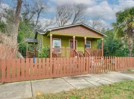 1 Mi to Wilmington Riverwalk Getaway with Gas Grill