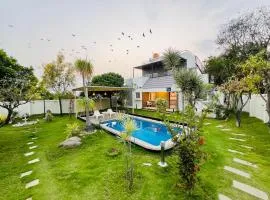 Paradise Pool Villa 30min from Ecity Garden2BHK