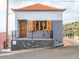 Casa da Feira - Located in a peaceful Calheta area with sea views