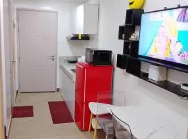 Comfy 1 Bedroom with Netflix & Free Wifi - Trees Residences Condominium