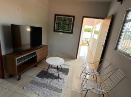 Quarto privativo com sala e tv em Villa Hostel, hotel in Pedro II