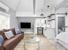 Midtown Modern Carriage Home Near Top Attractions Family Friendly