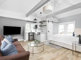 Midtown Modern Carriage Home Near Top Attractions Family Friendly