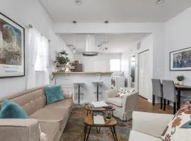 The Little Blue Cottage in Fountain Square-Family Friendly