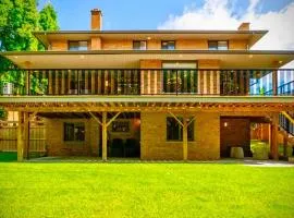 Spacious 2 Bedroom & 2 Bathroom Suit Near Fairview Mall & Waterloo Airport