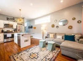 Charming Fountain Square Home 2 Bedroom BBQ Family Friendly