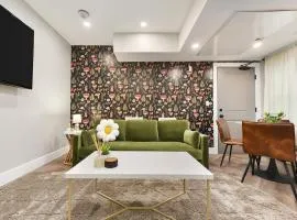 HostWise Stays - King Beds, Park Free, Great Walk Score