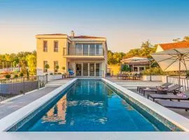 Holiday Home in Dugopolje mit Privatem Pool by Interhome