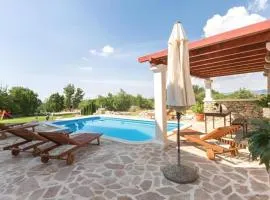 Holiday Home Villa Ivy mit perfekter Privatsphäre- Pool- Sauna by Interhome